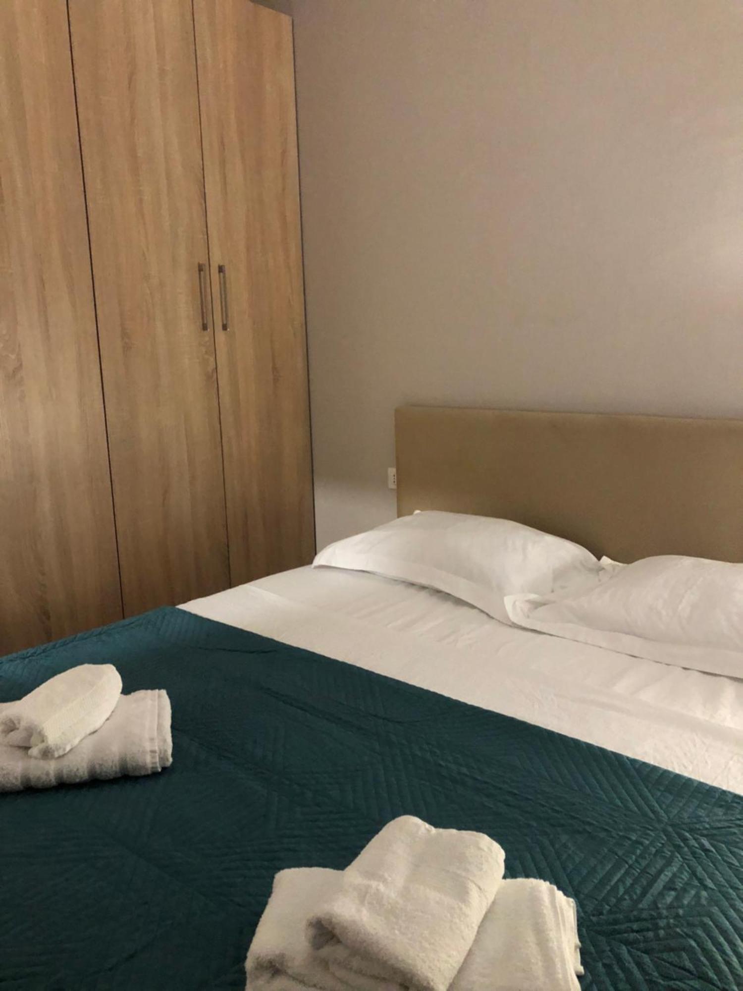 Olivia House Lägenhet Yzberishti Exteriör bild